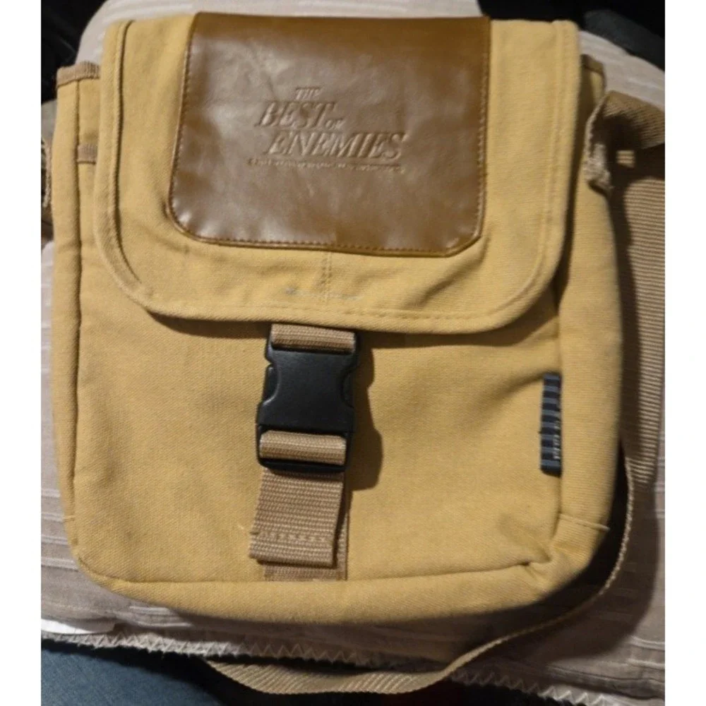 Field & Co‎ Messenger Bag STX Entertainment Wrap Gift 